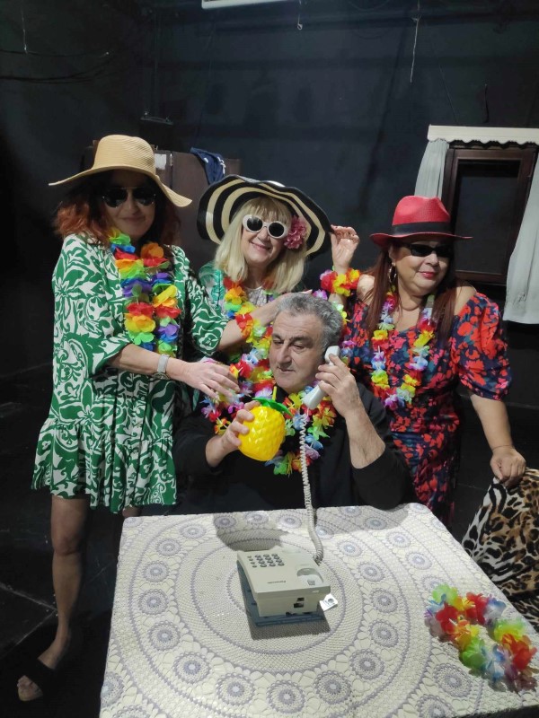 Η Λίζα Μαμακούκα, η Βάσω Σαπουντζόγλου και η Μαρίνα Πογιατζόγλου βρίσκονται "Μια ζωή στα σύρματα".