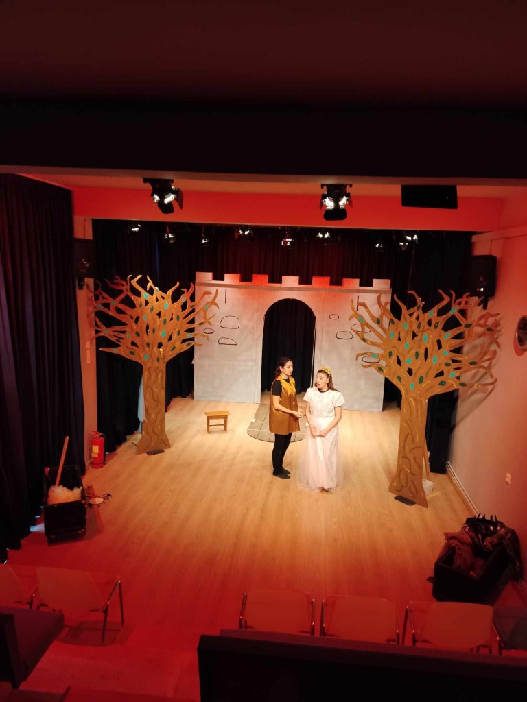 Ο ΠΑΠΟΥΤΣΩΜΕΝΟΣ ΓΑΤΟΣ